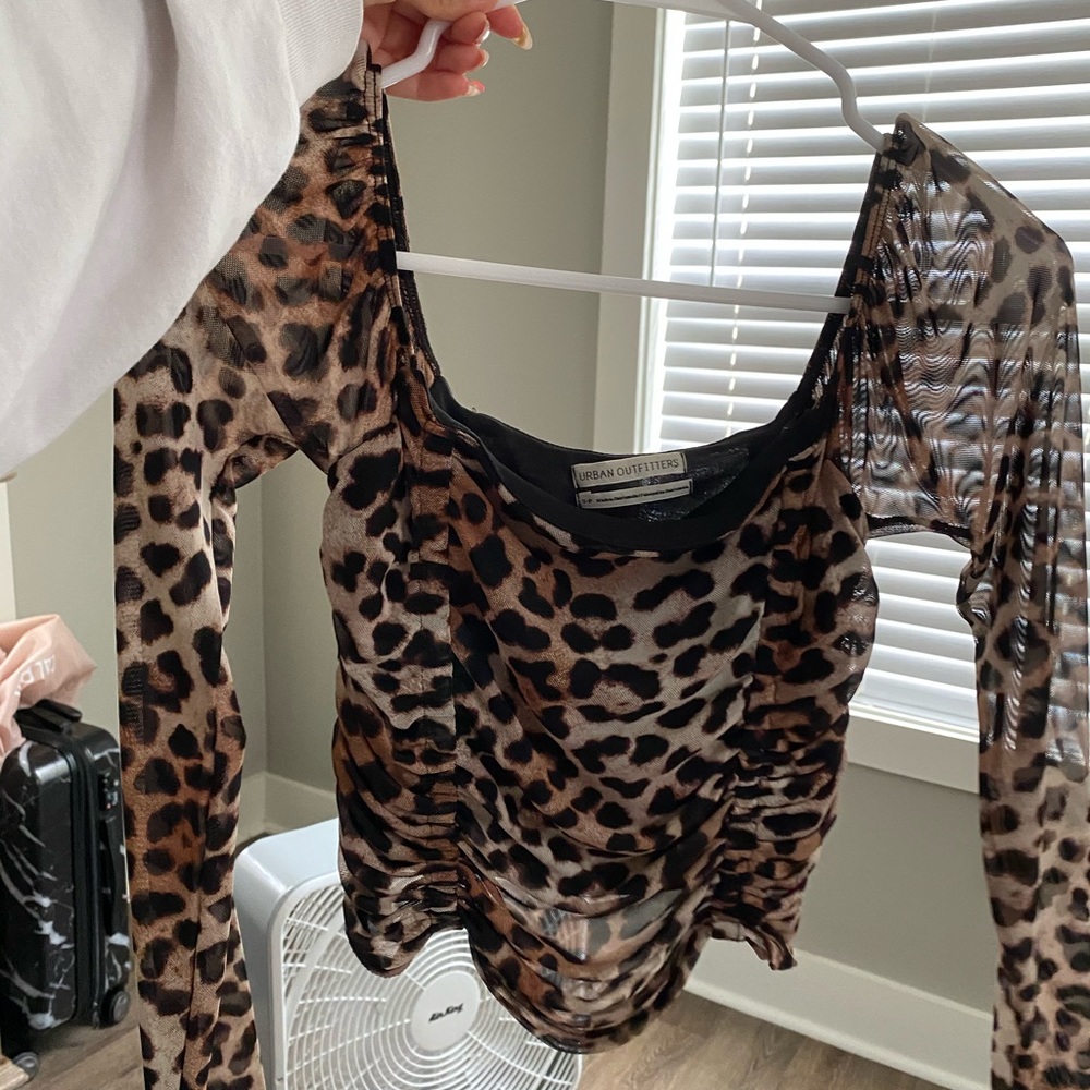 URBAN OUTFITTERS crop top